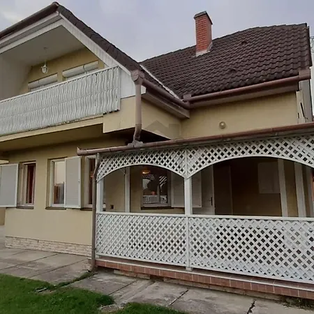 Juci Nyaralohaz * Балатонкерестур